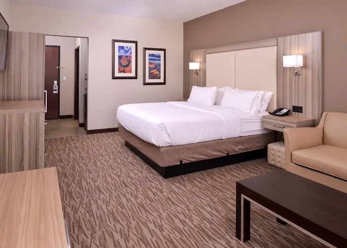 Express & By Ihg 3*