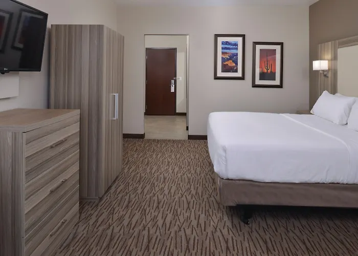 Express & By Ihg 3* Williams