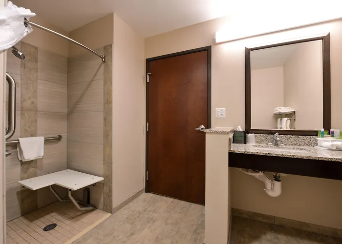 Express & By Ihg 3*