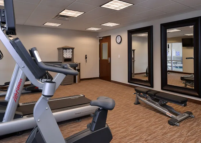 Express & By Ihg 3* Williams