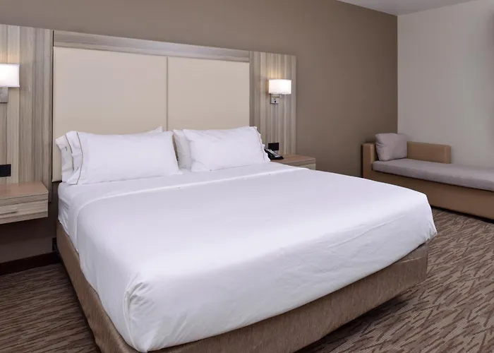 Hotel Express & By Ihg 3*